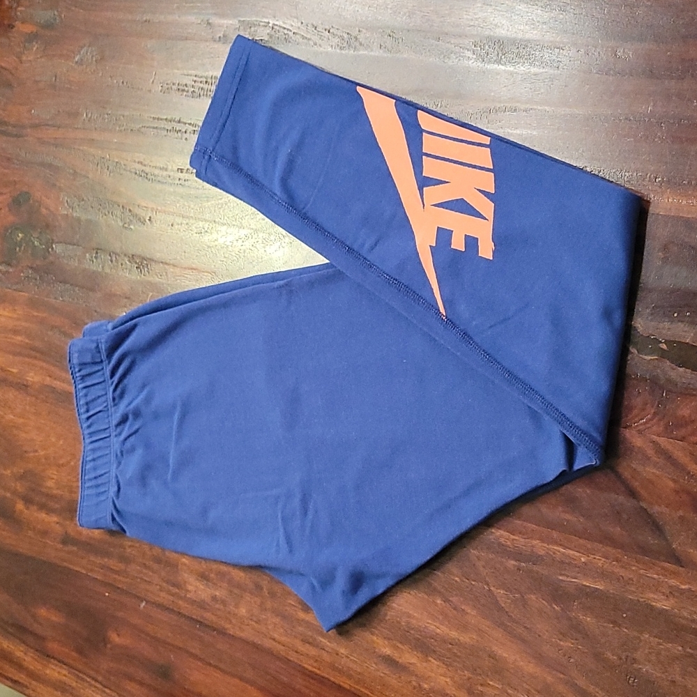 Casual Nike cotton leggings! Size medium!